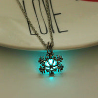 Glow-in-the-Dark Snowflake Necklace – Luminous Zinc Alloy Pendant 45 cm
