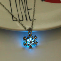Glow-in-the-Dark Snowflake Necklace – Luminous Zinc Alloy Pendant 45 cm