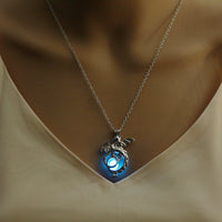 Mystical Glow Dragon Necklace – Fantasy Jewelry with Light-Up Pendant