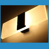 USB-Powered LED Wall Lamp with Long-Lasting Battery - Modern Indoor Lighting