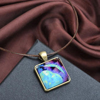 Glow-in-the-Dark Pyramid Necklace – Luminous Geometric Pendant for Festivals & Nightlife