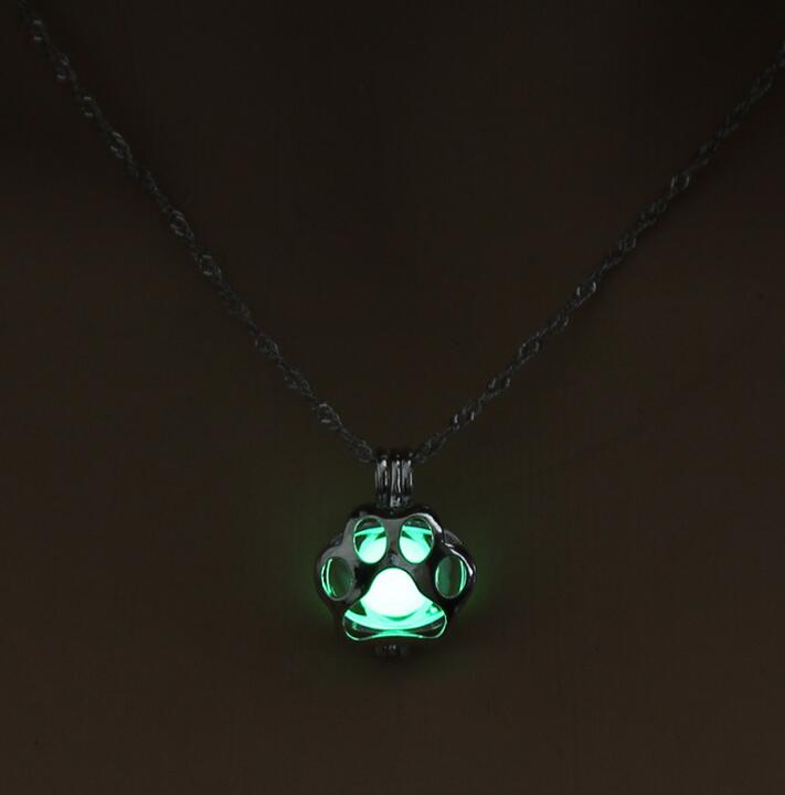 Radiant Paw Necklace - Glow-in-the-Dark Pet Lover's Symbol