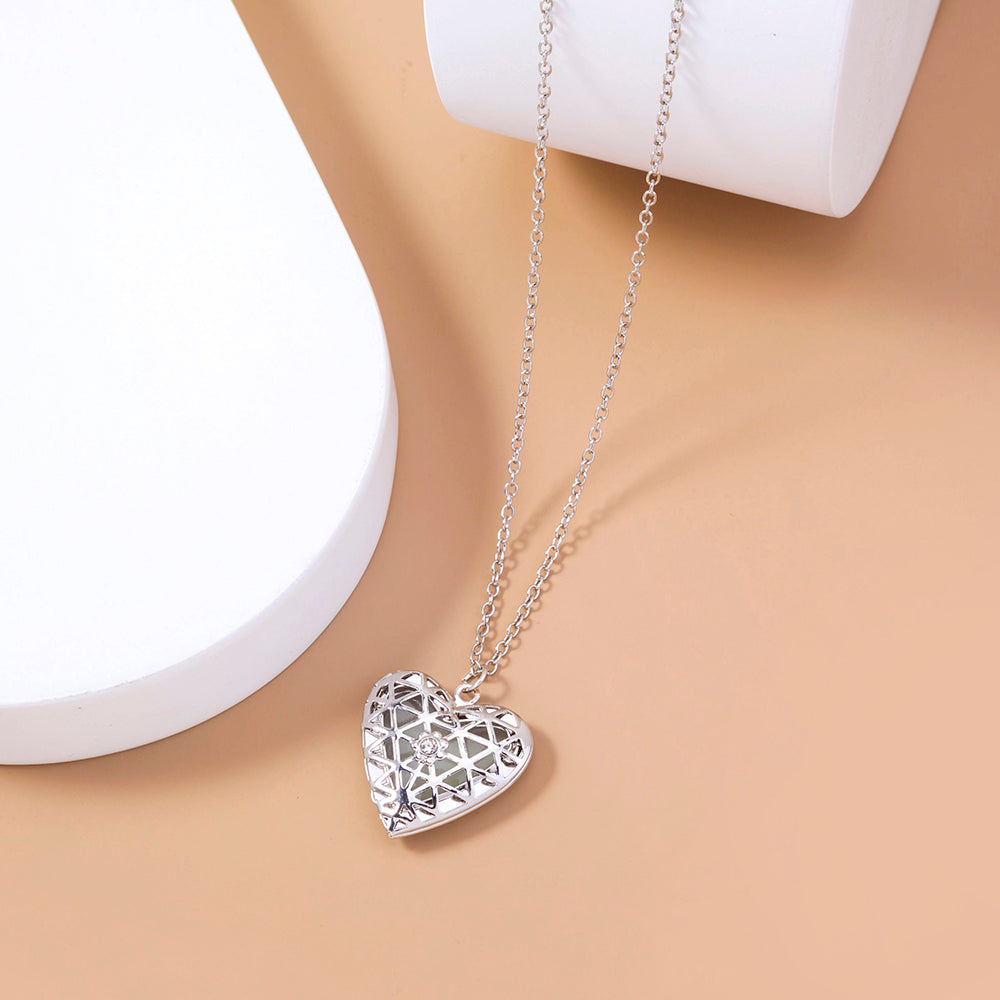 Glow-in-the-Dark Hollow Pendant Necklace – 45 cm Luminous Jewelry