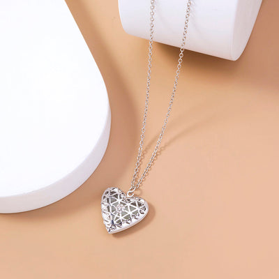 Glow-in-the-Dark Hollow Pendant Necklace – 45 cm Luminous Jewelry