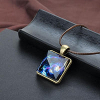 Glow-in-the-Dark Pyramid Necklace – Luminous Geometric Pendant for Festivals & Nightlife