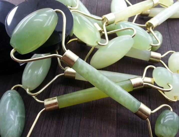 Jade Facial Massage Roller – Natural Skincare Beauty Tool Gift Set
