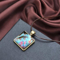 Glow-in-the-Dark Pyramid Necklace – Luminous Geometric Pendant for Festivals & Nightlife