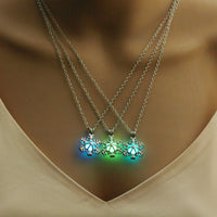 Glow-in-the-Dark Snowflake Necklace – Luminous Zinc Alloy Pendant 45 cm