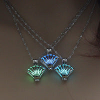 Glow-in-the-Dark Shell Necklace – Multicolor Ocean Pendant for Beach & Boho Style