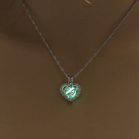Glow-in-the-Dark ‘Best Mom’ Heart Necklace – Luminous Gift Pendant for Mothers
