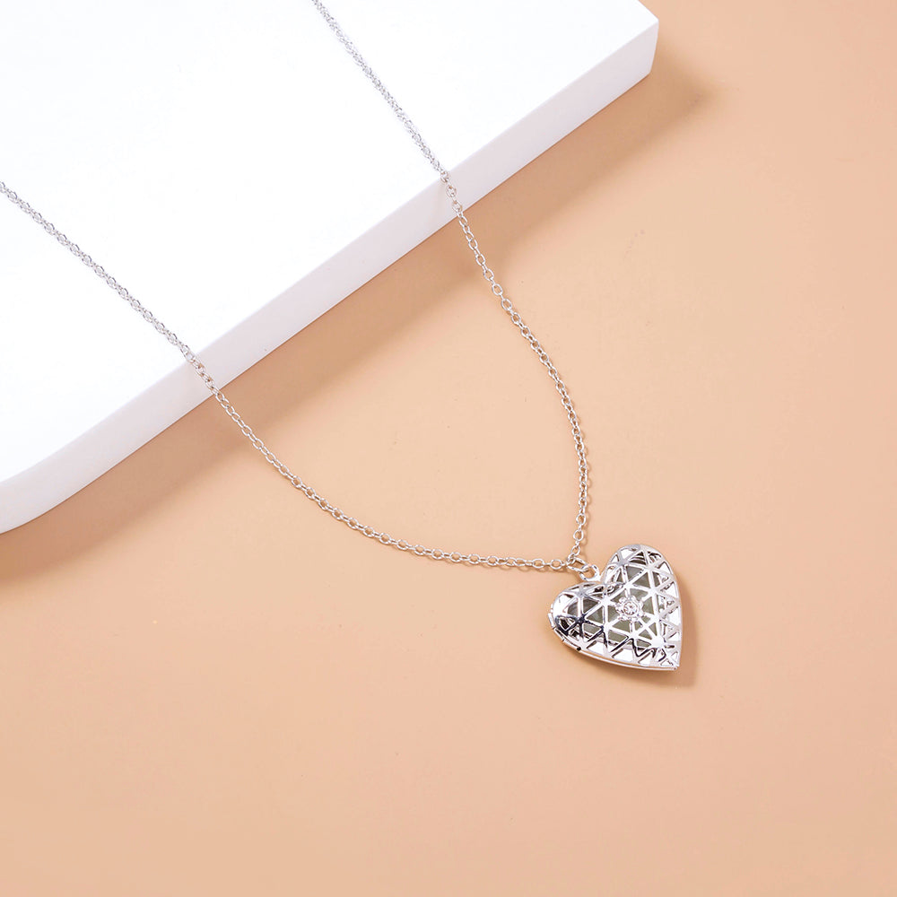 Glow‑in‑the‑Dark Hollow‑Out Necklace What Else You Got?