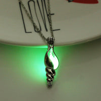 Glow-in-the-Dark Cape Snail Necklace – Gothic Luminous Pendant for Halloween & Cosplay