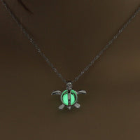 Glow-in-the-Dark Turtle Necklace – Multicolor Luminous Pendant 45 cm