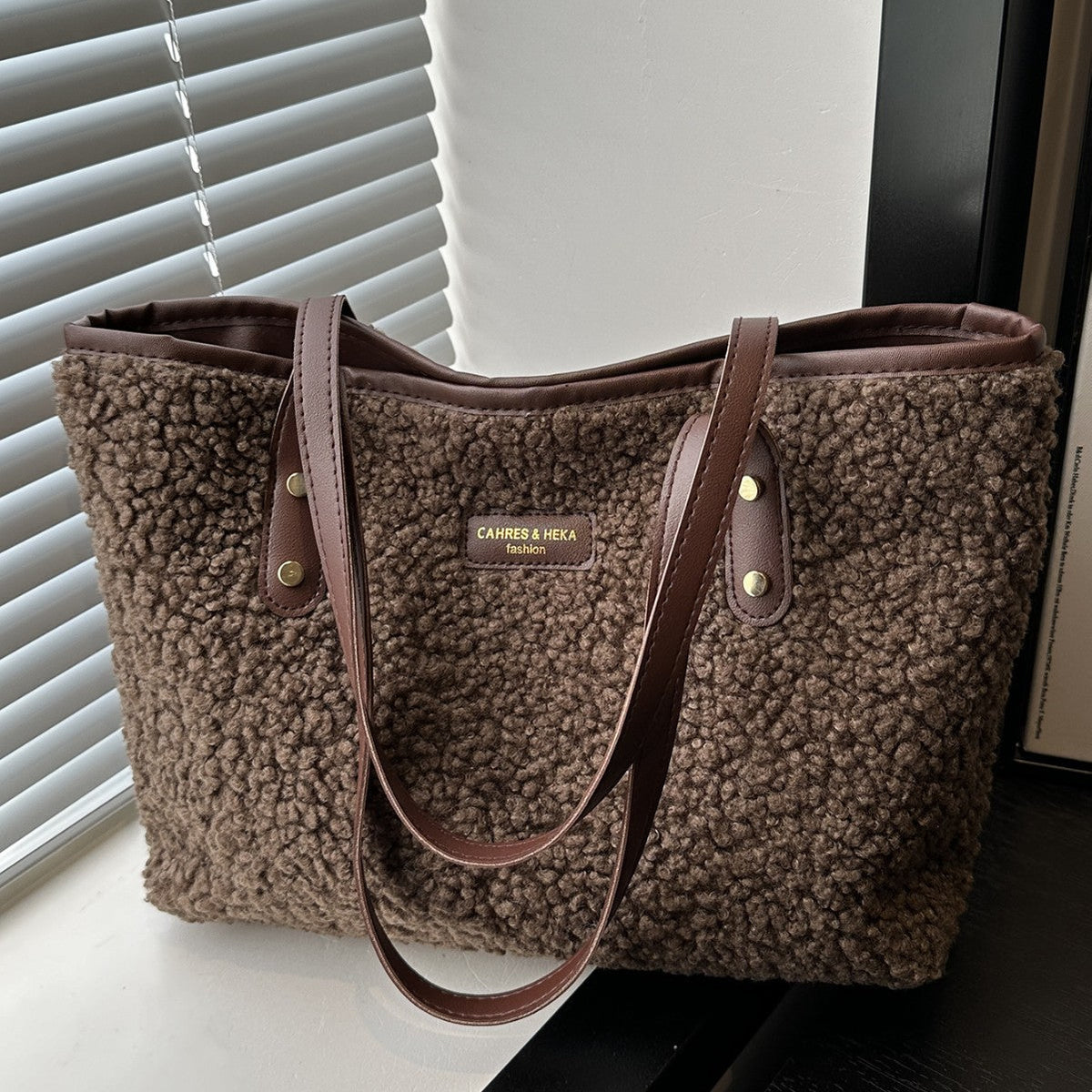 Plush Furry Bucket Bag – Soft Cotton Shoulder Tote for Everyday Style