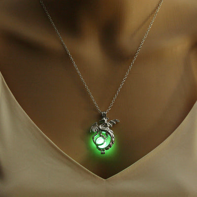 Mystical Glow Dragon Necklace – Fantasy Jewelry with Light-Up Pendant