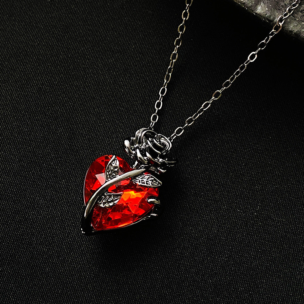 Punk Rose Love Necklace Fashion Personality Heart-shaped Clavicle Chain Pendant Necklace For Valentine's Day What Else You Got?