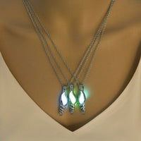 Glow-in-the-Dark Cape Snail Necklace – Gothic Luminous Pendant for Halloween & Cosplay