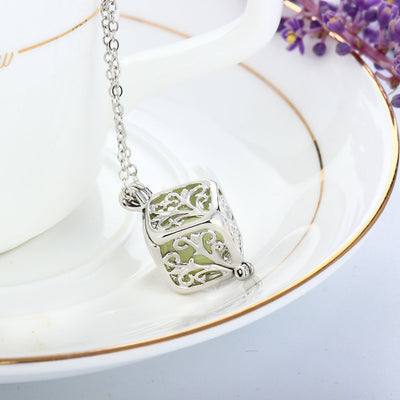 Glow-in-the-Dark Cube Necklace – Luminous Geometric Pendant