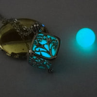 Glow-in-the-Dark Cube Necklace – Luminous Geometric Pendant