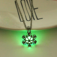 Glow-in-the-Dark Snowflake Necklace – Luminous Zinc Alloy Pendant 45 cm