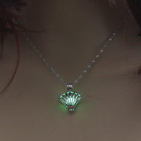 Glow-in-the-Dark Shell Necklace – Multicolor Ocean Pendant for Beach & Boho Style