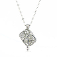 Glow-in-the-Dark Cube Necklace – Luminous Geometric Pendant