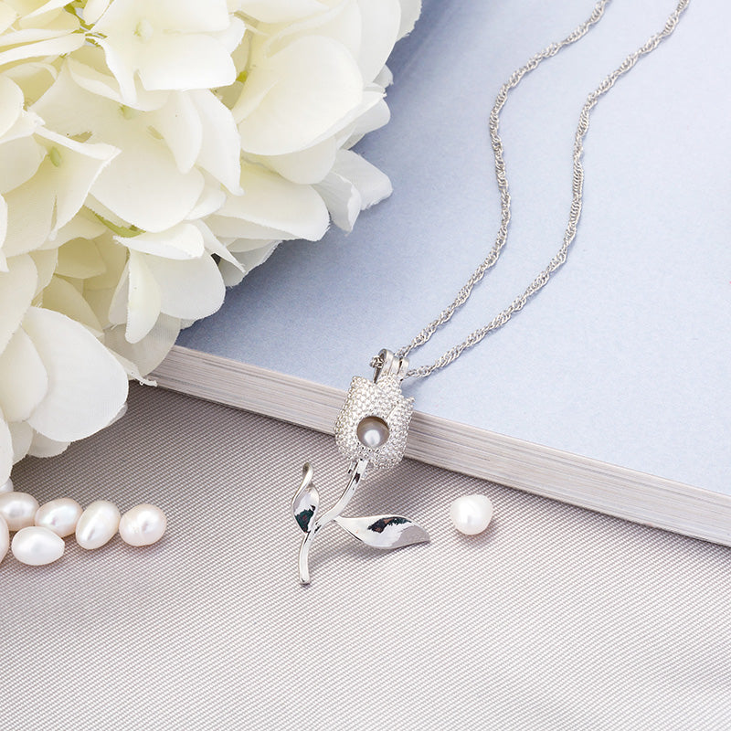 Glow-in-the-Dark Rose Necklace – Hollow Floral Pendant for Women & Girls