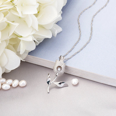 Glow-in-the-Dark Rose Necklace – Hollow Floral Pendant for Women & Girls